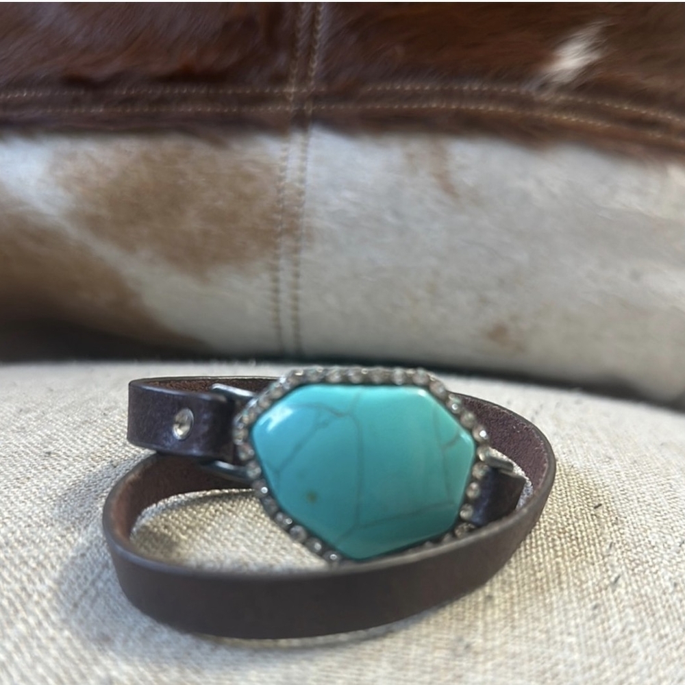 EUC. Turquoise Gemstone Brown Leather Wrap Bracelet